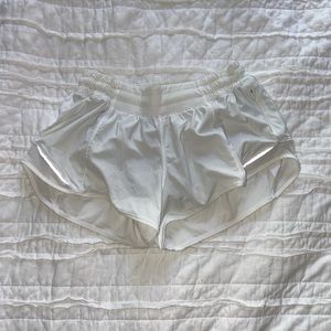 Lululemon Hotty Hot Short 2.5🤍🦋